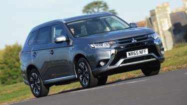 Mitsubishi Outlander - front action