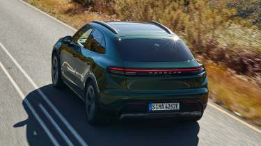 Porsche Macan 4S - rear tracking