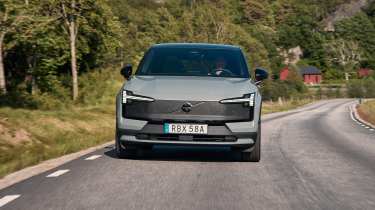 Volvo EX30 Cross Country - front action