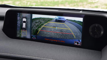 Lexus UX 250 Takumi - infotainment screen