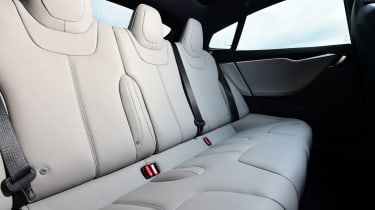 Tesla Model S 2016 facelift rear seats