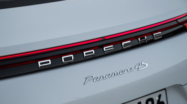 Porsche Panamera 4S diesel 2016 - rear detail