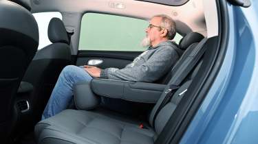 MG IM6 - rear seats