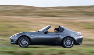 Mazda MX-5 2020 - side