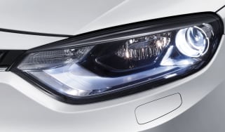 2015 MG 6