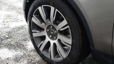 Land Rover Discovery - wheel detail