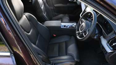 Volvo XC90 - front seats