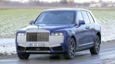 Rolls-Royce Cullinan facelift spyshot 2