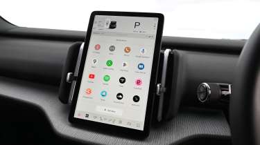 Volvo EX30 Single Motor Extended Range Ultra - infotainment screen 