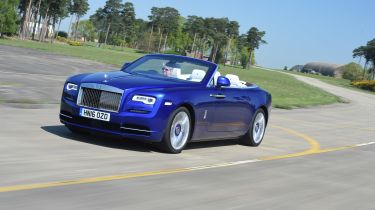 Convertible megatest - Rolls-Royce Dawn - front tracking