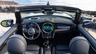 MINI Cooper SE Convertible - dash