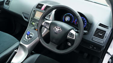 Toyota Auris HSD cabin