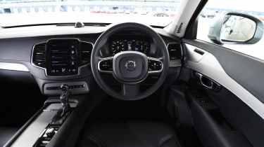 Volvo XC90 dash