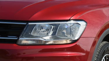 Mazda CX-5 vs Skoda Kodiaq vs VW Tiguan - Volkswagen Tiguan headlight