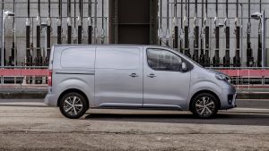 Toyota Proace electric - side