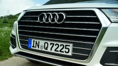 Audi Q7 - grille