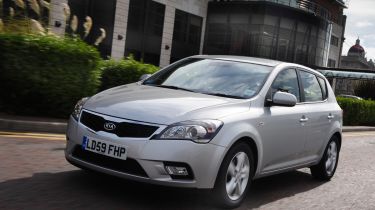 Kia Cee&#039;d Hatchback front three-quarters