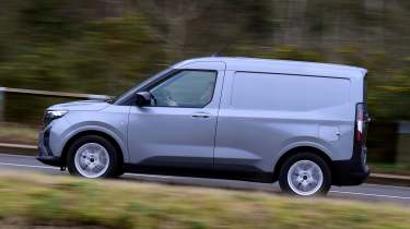 Ford Transit Courier - side action