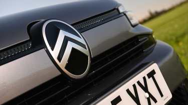 Citroen e-C4 - front grille 