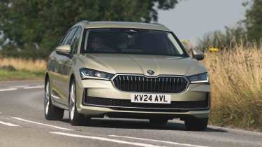 Skoda Superb Estate - front cornering turning left