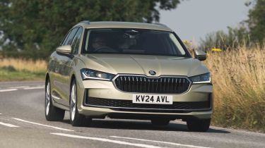 Skoda Superb Estate - front cornering turning left