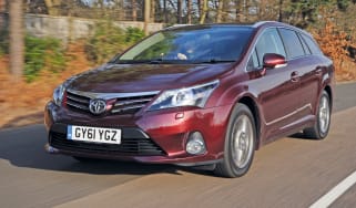 Toyota Avensis Tourer front tracking