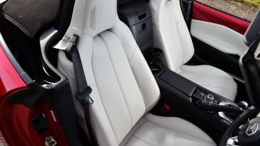 Mazda MX-5 Homura - seats
