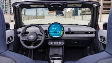 MINI Convertible 2024 - dash