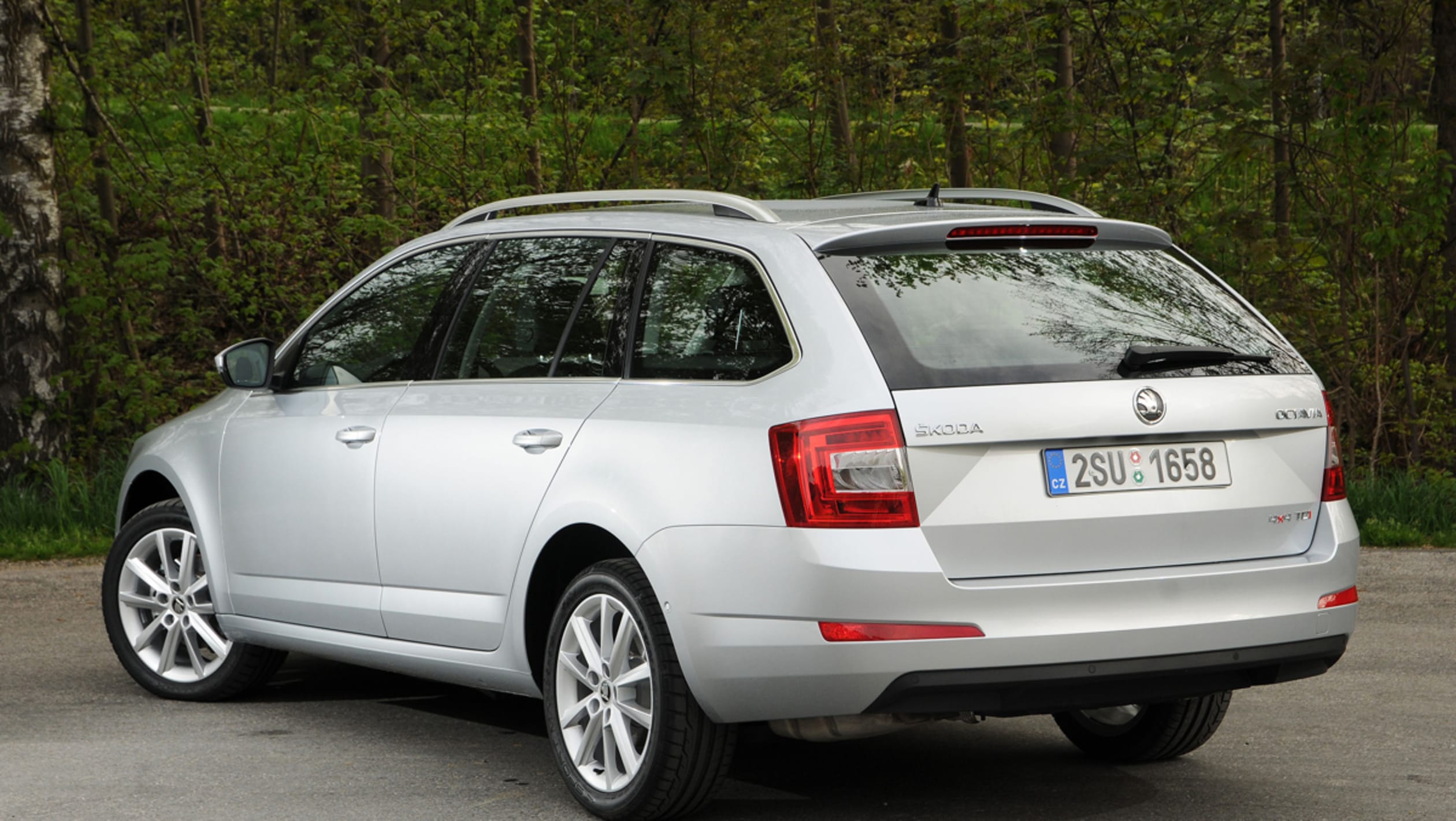 Skoda Octavia Estate 4x4 pictures | Auto Express