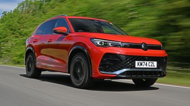 Volkswagen Tiguan R-Line 2.0 TSI 4Motion - front tracking
