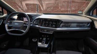 Audi Q4 e-tron - dashboard full width