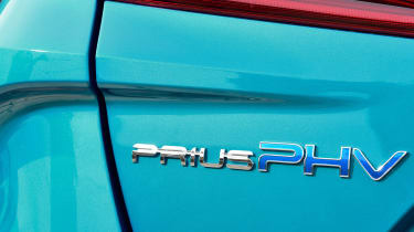 Toyota Prius Plug-In 2017 - badge