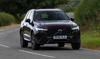 Volvo XC60 B5 facelift - front cornering