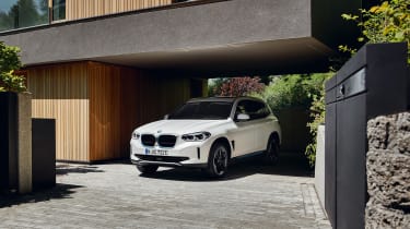 BMW iX3 - front