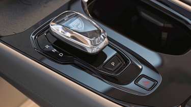 Volvo EM90 - controls