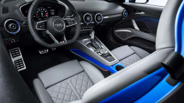 Audi TT S - studio cabin
