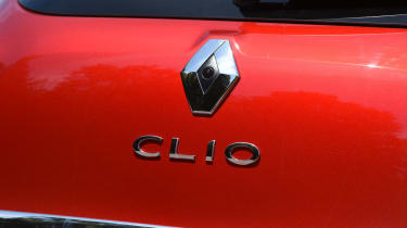 Renault Clio old vs new - Mk4 badge