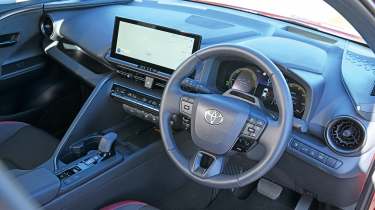 Toyota C-HR - interior