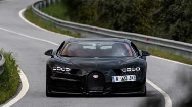 Bugatti Chiron - front panning