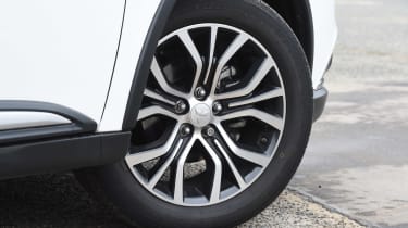 Mitsubishi Outlander - wheel detail