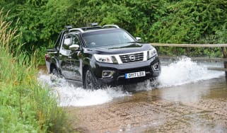 Nissan Navara Trek-1° 2017 review