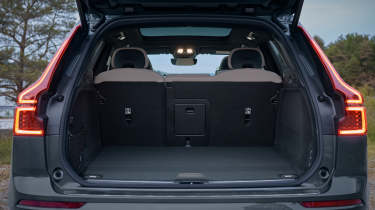 Volvo XC60 facelift - boot