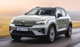 Volvo XC40 facelift - front