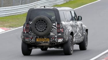 Тестирование нового Land Rover Defender Octa — вид сзади