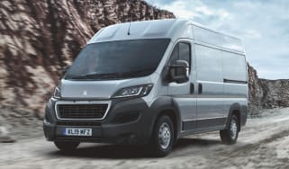 Peugeot Boxer - front