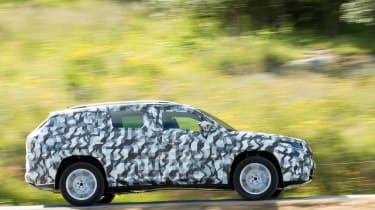Skoda Kodiaq disguised - side tracking