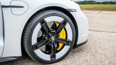 Porsche Taycan Turbo S - wheel