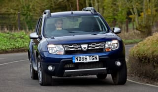 Dacia Duster automatic 2017 - front cornering