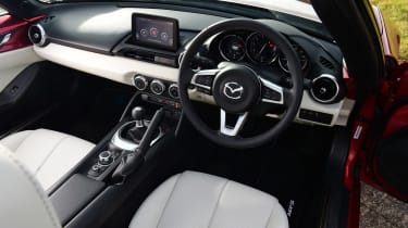 Mazda MX-5 Homura - interior