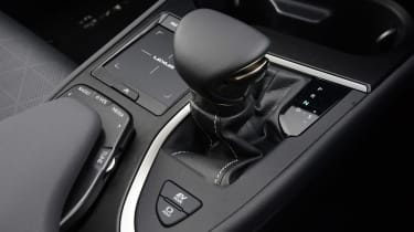 Lexus UX 250h - gear selector